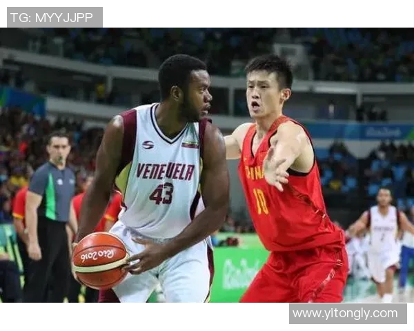 重庆篮球队在世界杯预选赛积分榜上以55分稳居第一名展现强劲实力